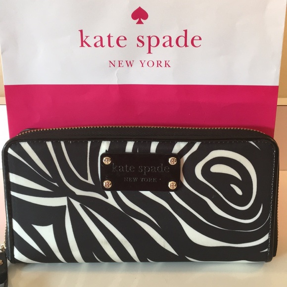 kate spade Handbags - ⭐️KATE SPADE LARGE ZIP WALLET 💯AUTHENTIC